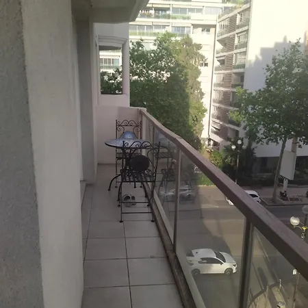 De Standing A 10 Minutes A Pied Du Palais Festival *